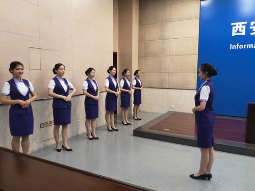 禮儀先行 服務(wù)鑄魂——客戶(hù)服務(wù)部開(kāi)展“明紀(jì)律、嚴(yán)作風(fēng)、抓業(yè)務(wù)”專(zhuān)項(xiàng)活動(dòng)紀(jì)實(shí)