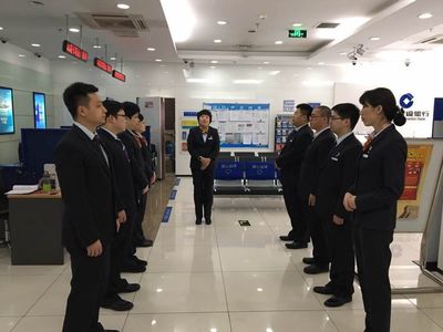 建行石景山楊莊東路支行開(kāi)展3.16禮儀服務(wù)專(zhuān)項(xiàng)演練